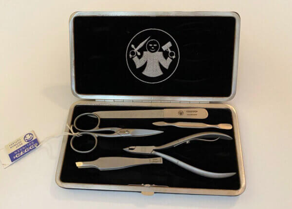 Dovo deluxe Manicure Set - Black Case